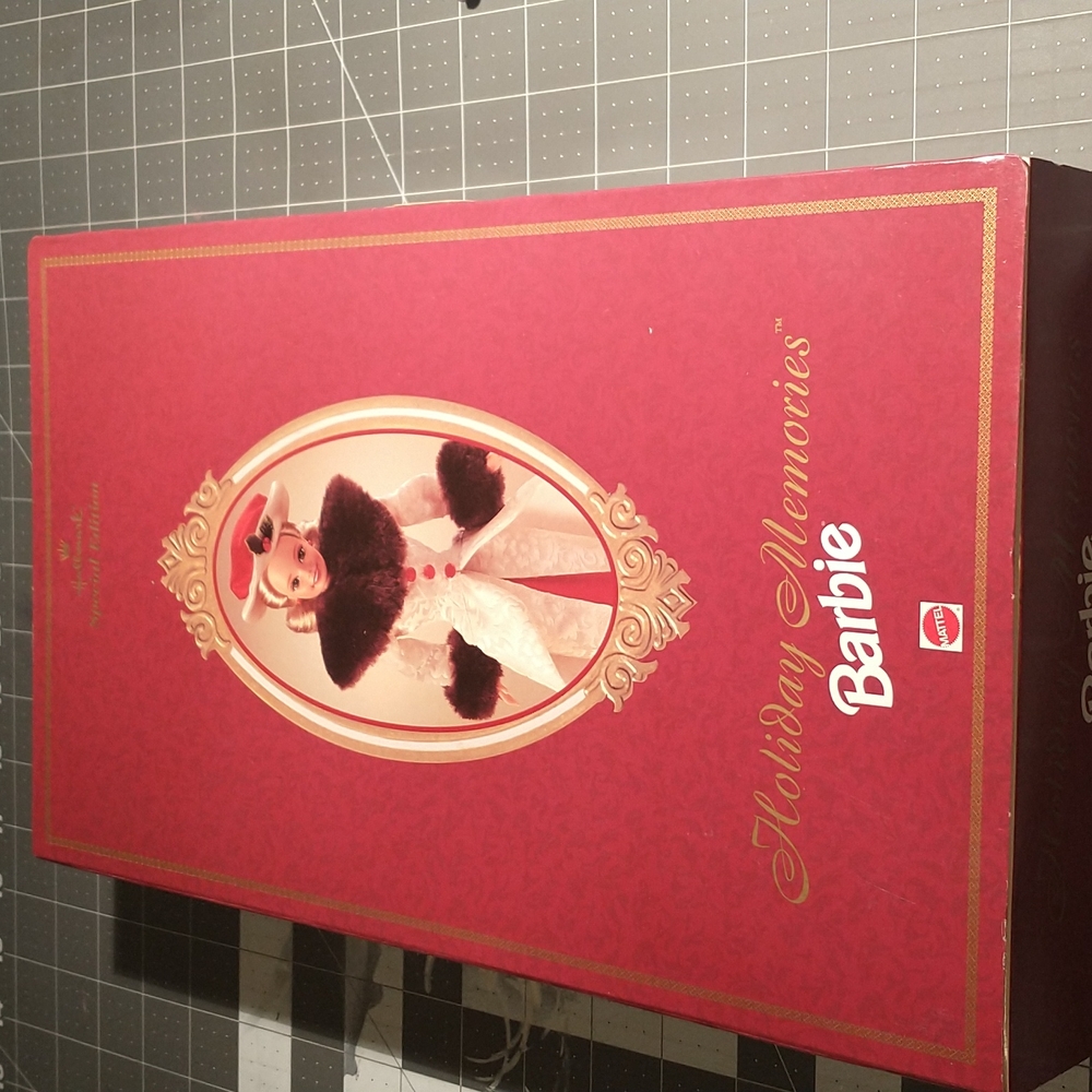 Vintage Holiday Memories Barbie Hallmark Special Edition Mint in Box 1995